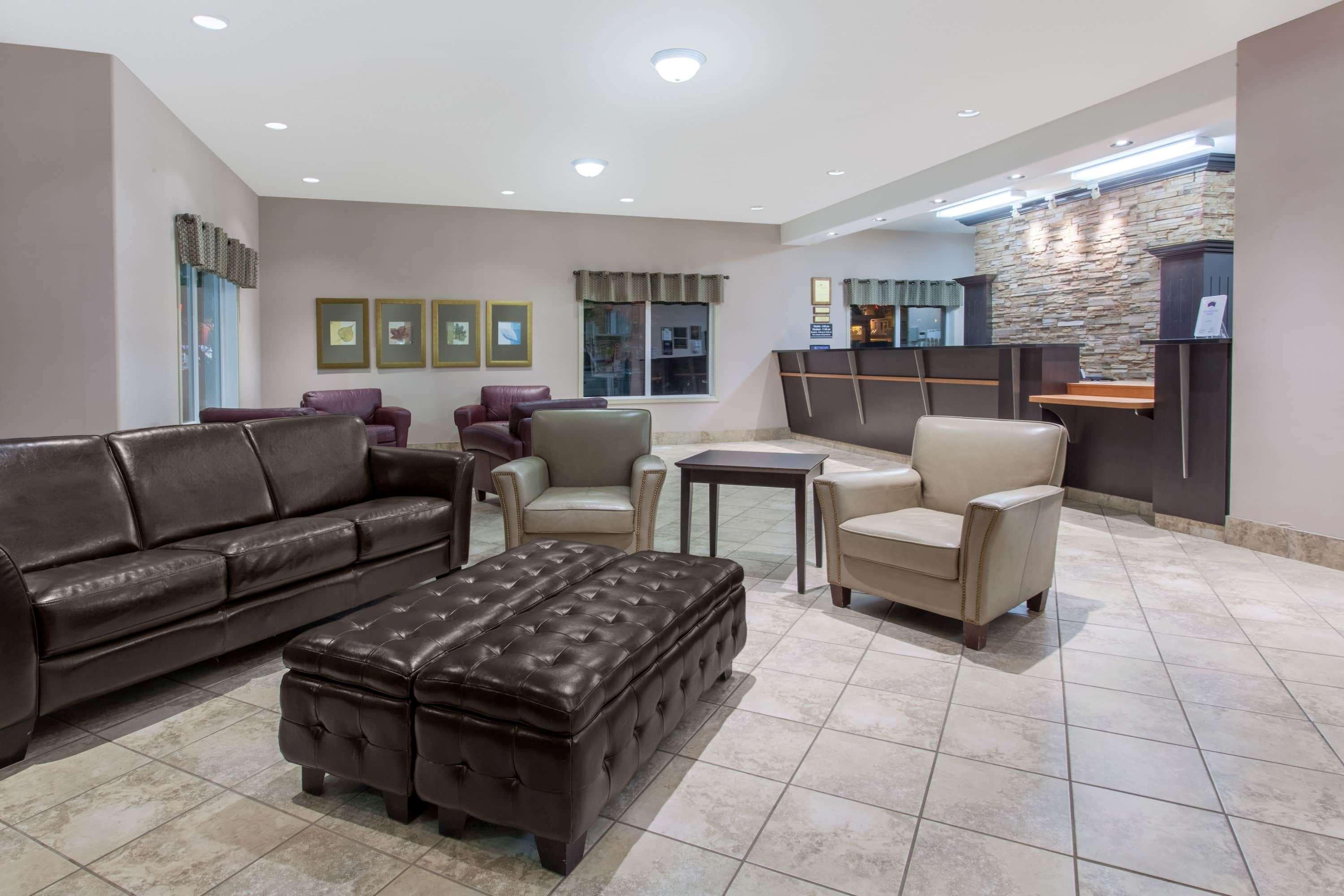Hotel Ramada By Wyndham Brooks Exterior foto